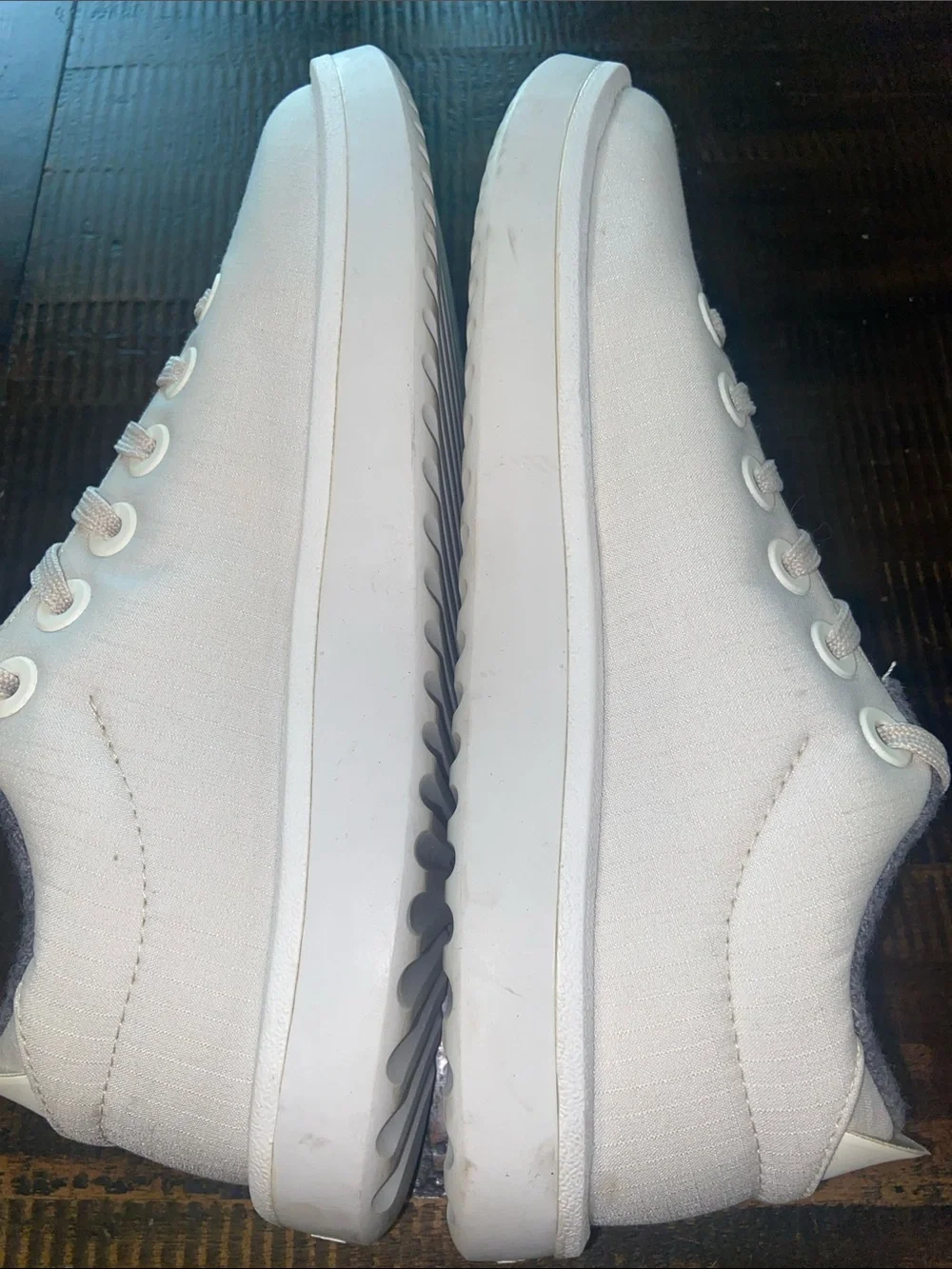Ladies Allbirds Low-Top Sneakers in Light Beige size 9